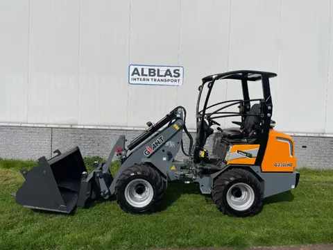 Giant G2300HD shovel NIEUW! (bj 2025)