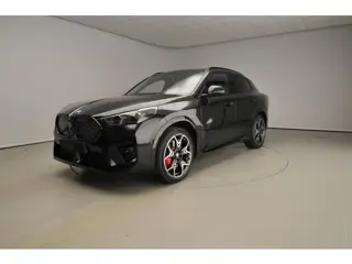 BMW iX2 eDrive20 M-Sportpakket / Comfort pack / Panoramadak / Trekhaak / Harman-Kardon / Head-up /  