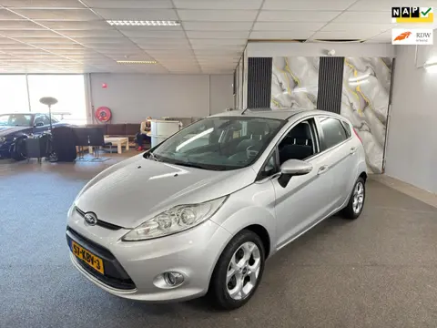 Ford Fiesta 1.4 Titanium Apk Nieuw,2e eigenaar,Cruise,Clima,Parksensor,Navigatie,N.A.P,Lm velgen,Top