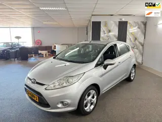 Ford Fiesta 1.4 Titanium Apk Nieuw,2e eigenaar,Cruise,Clima,Parksensor,Navigatie,N.A.P,Lm velgen,Top