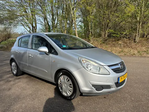 Opel Corsa 1.2-16V Essentia | Airco | APK 07-2026
