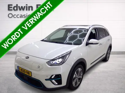Kia e-Niro ExecutiveLine 64 kWh | Panoramadak | SOH 100% | Cruise control ad. | Apple Carplay/Androi