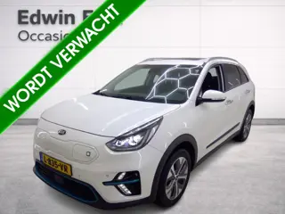 Kia e-Niro ExecutiveLine 64 kWh | Panoramadak | SOH 100% | Cruise control ad. | Apple Carplay/Androi