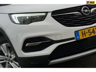 Opel Grandland X 1.2 Turbo Business Executive - Summit White - Panorama/Carplay/Clima