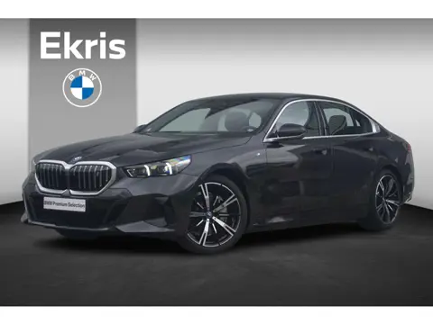 BMW i5 eDrive40 M Sport | Trekhaak / Panoramadak / Driving Assistant Professional / Parking Assistan