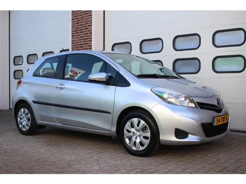 Toyota Yaris 1.3 VVT-i Aspiration 3-deurs * Automaat / Cruise / Nap *