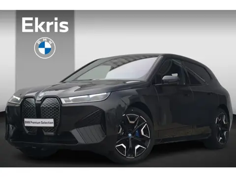 BMW iX xDrive40 M Sport / Trekhaak / Panoramdak Sky Lounge /  Driving Assistant Professional / Parki