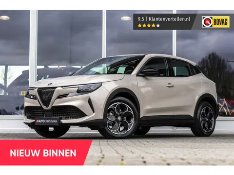 Alfa Romeo Junior Elettrica 54 kWh | ACC | Carplay