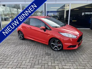 Ford Fiesta 1.6 ST2 Recaro / Parelmoer / Camera / Led / Clima / Stoel&ruit verwarming