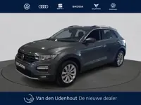 Volkswagen T-Roc 1.0 TSI Style Executive | Navi | Privacy Glass | 17" velgen | Trekhaak |