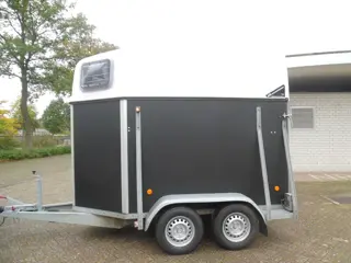 X-Trail 1.5 paards trailer. Compleet nieuw opgebouwd