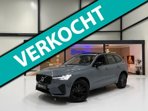 Volvo XC60 2.0 T6 AWD Plus Dark Trekhaak Pano Memory Camera Leer Keyless Cruise