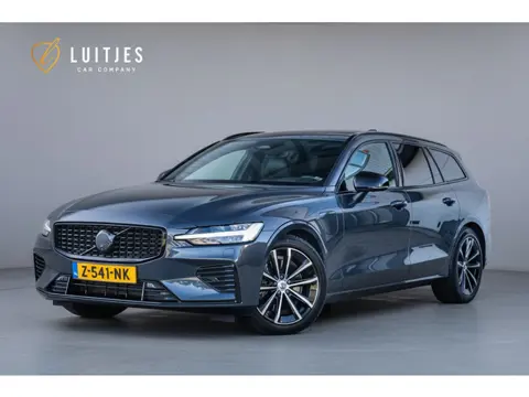 Volvo V60 2.0 T6 350pk Plug-in hybrid AWD Plus Dark|Pano|H&K|Elek-trekhaak|360°|NL-auto|Dealer-onder