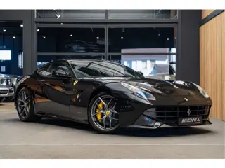 Ferrari F12 Berlinetta HELE FULL Dealer Maintenance 6.3 Berlinetta HELE V12 Carbon Seats Suitcase Se