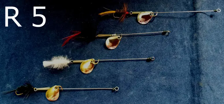 Deel 2) 2 sets van elk 4 stuks Forel Ruisvoorn Baarsspinners met vlieg