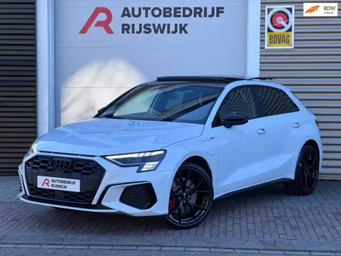 Audi A3 Sportback 45 TFSI e S edition Competition RS zetels/360