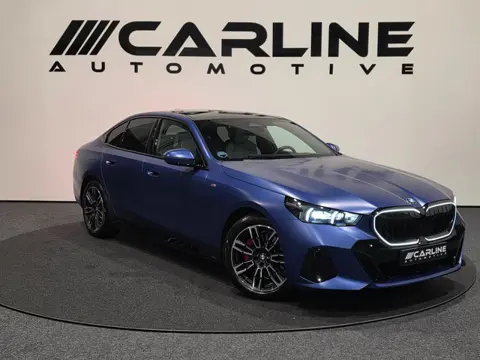 BMW 5-serie 520i M SPORTPAKKET INDIVIDUAL PANORAMA ASSIST KEYLESS LEDER MATT GARANTIE NAP APK