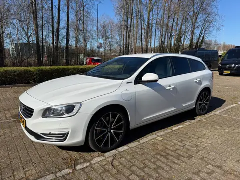 Volvo V60 2.4 D5 Twin Engine Special Edition Euro 6 White Leather White Metallic