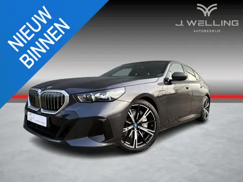 BMW 5-serie 550e xDrive pano / B&W / trekhaak / Iconic glow