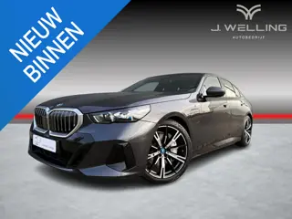 BMW 5-serie 550e xDrive pano / B&W / trekhaak / Iconic glow