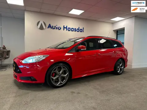 Ford Focus Wagon 2.0 EcoBoost ST-3|RECARO LEDER|XENON|CAMERA