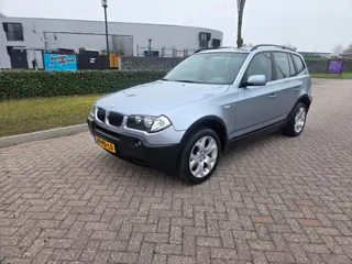 BMW X3 2.5i Executive Rijdt schakelt top
