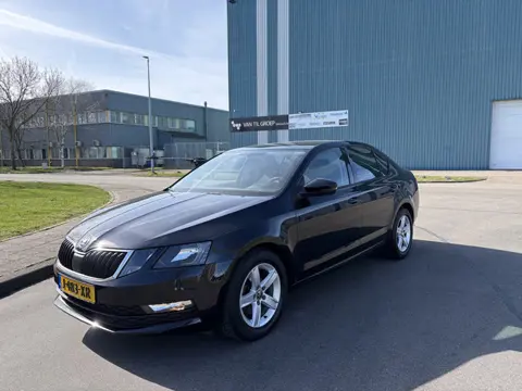 Škoda Octavia 1.0 TSI Greentech Style Business DSG 115 PK. Prachtige en als nieuw rijdende auto !!!