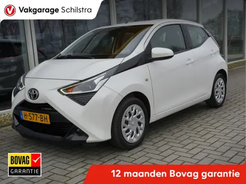 Toyota Aygo 1.0 VVT-i x-play Automaat | CarPlay | Achteruitrijcamera | Airco
