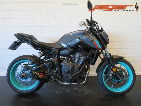 Yamaha MT-07 MT07 NARDO GREY BOEKJES AKRA! (bj 2022)