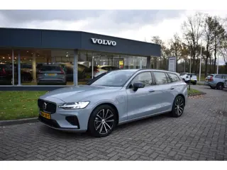 Volvo V60 T6 AWD 350PK Plug-in hybrid Plus Dark | Trekhaak | H&K | Contour stoelen | 360 Camera | 19