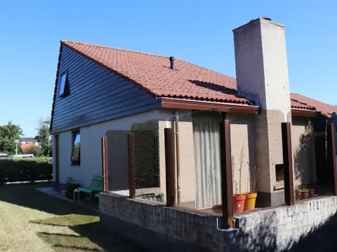 Comfortabel vrijstaand vakantiehuis met zonnig terras en buitenhaard