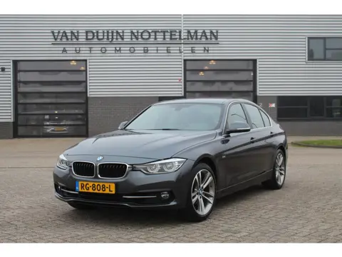 BMW 3-serie 320i High Executive / LCI / Leer / LED / 18"/  N.A.P.