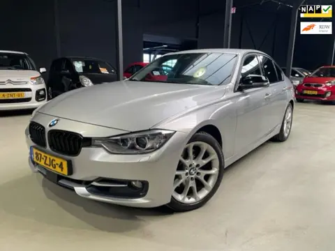 BMW 3-serie 328i xDrive Upgrade Edition|Adpt Cruise|Head Up|Navi|Xenon|PDC