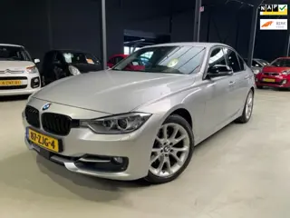 BMW 3-serie 328i xDrive Upgrade Edition|Adpt Cruise|Head Up|Navi|Xenon|PDC