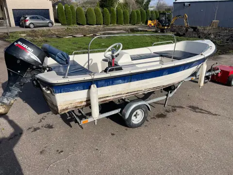 Suzuki Met Suzuki 9.9 BBM motor en met trailer