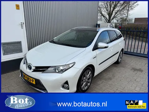 Toyota Auris Touring Sports 1.8 Hybrid Lease Pro ECC / CRUISE / PARKEERSENSOREN / TREKHAAK / PANORAM