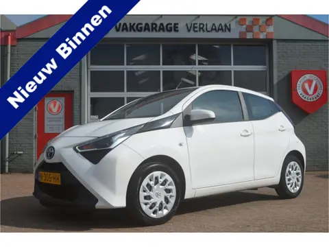 Toyota Aygo 1.0 VVT-i x-play nav. cruise 12 mnd gar.