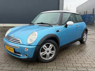 MINI COOPER 1.6 COOPER / NIEUWE UITLAAT/ APK / REMMEN 