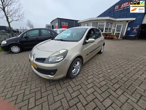 Renault Clio 1.4-16V Exception