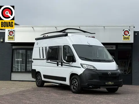 Hymer carado CVE 540 zeer compacte buscamper dwarsbed apple carplay airco cruise ctr zonnepaneel cam
