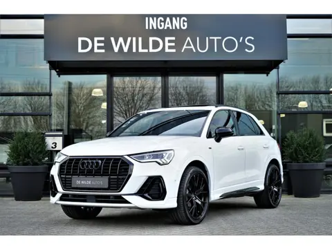 Audi Q3 35 TFSI S-line Pano Trekhaak Elektr-stoelen Camera Standkachel ACC