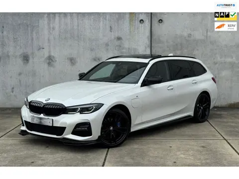 BMW 3-serie Touring 330E XDrive M-SPORT PANO HUD NAP VOL OPTIES