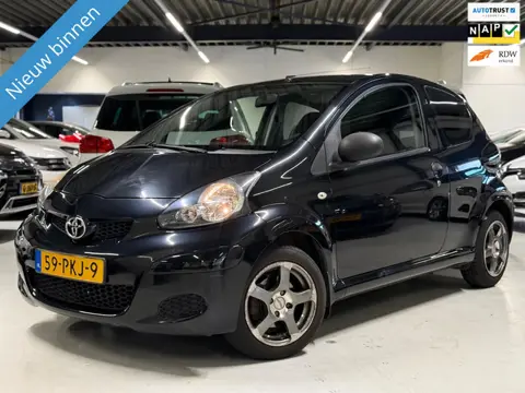 Toyota Aygo 1.0-12V Access 2011 LM velgen!