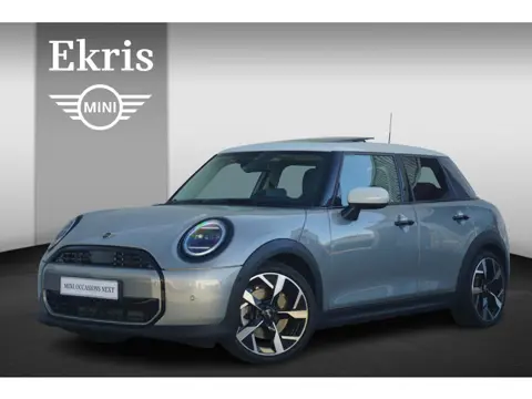 MINI 5-deurs Cooper C | Classic Uitvoering | Pakket M | Head-Up Display | Panoramadak | Driving Assi