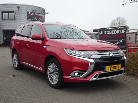 Mitsubishi Outlander 2.4 PHEV Intense+ (bj 2018, automaat)