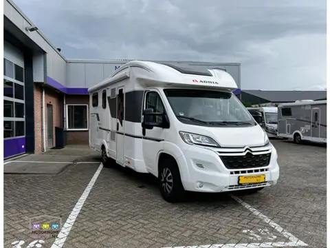 Adria Matrix M 670 SL Lengte-en Hefbed