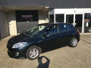 Toyota Auris 1.8 Full Hybrid Business / NAVI / CAMERA / DEALER OH / PDC VOOR EN ACHTER / CRUISE