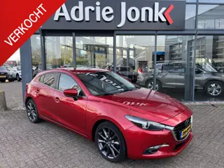 Mazda 3 2.0 SkyActiv-G 120 GT-M AUTOMAAT | TREKHAAK | 18" LM VELGEN | CAMERA | STOEL- en STUURVERWAR
