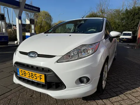 Ford Fiesta 1.4 ST - Line Ghia / Parkeersensoren / Bluetooth / Airco / Stoelverwarming