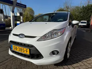 Ford Fiesta 1.4 ST - Line Ghia / Parkeersensoren / Bluetooth / Airco / Stoelverwarming